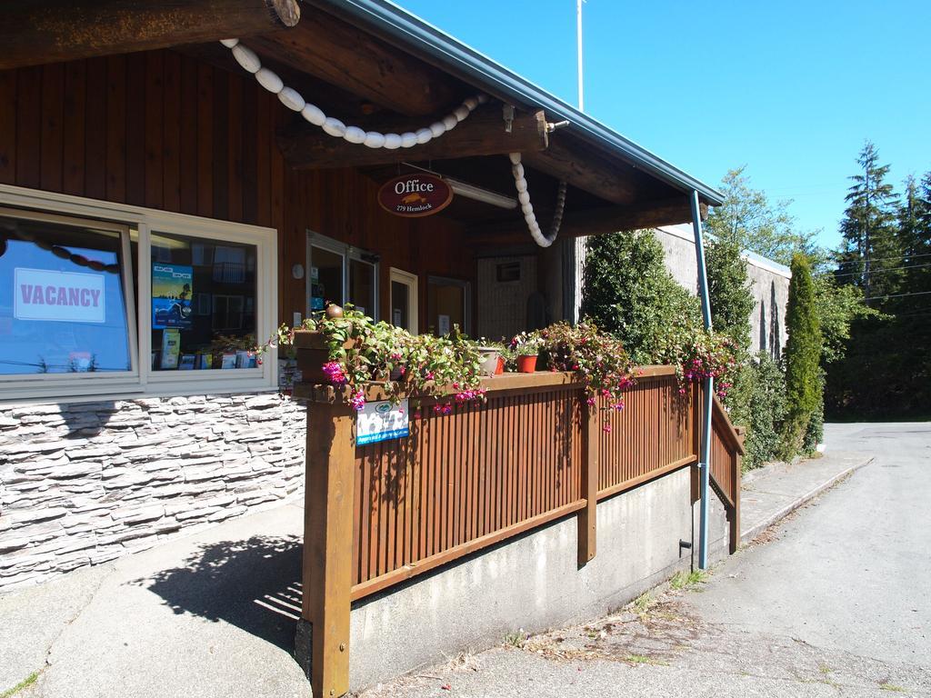 West Coast Motel On The Harbour Ucluelet Eksteriør bilde