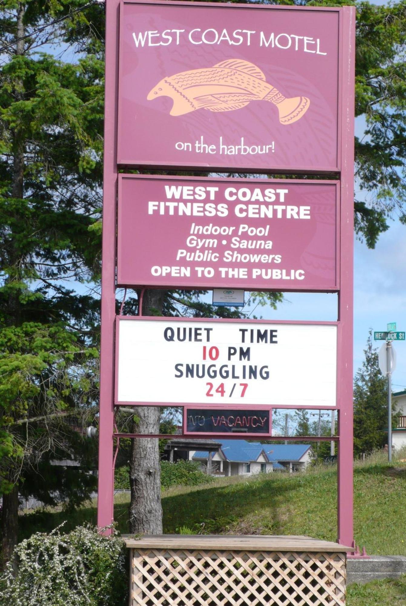 West Coast Motel On The Harbour Ucluelet Eksteriør bilde